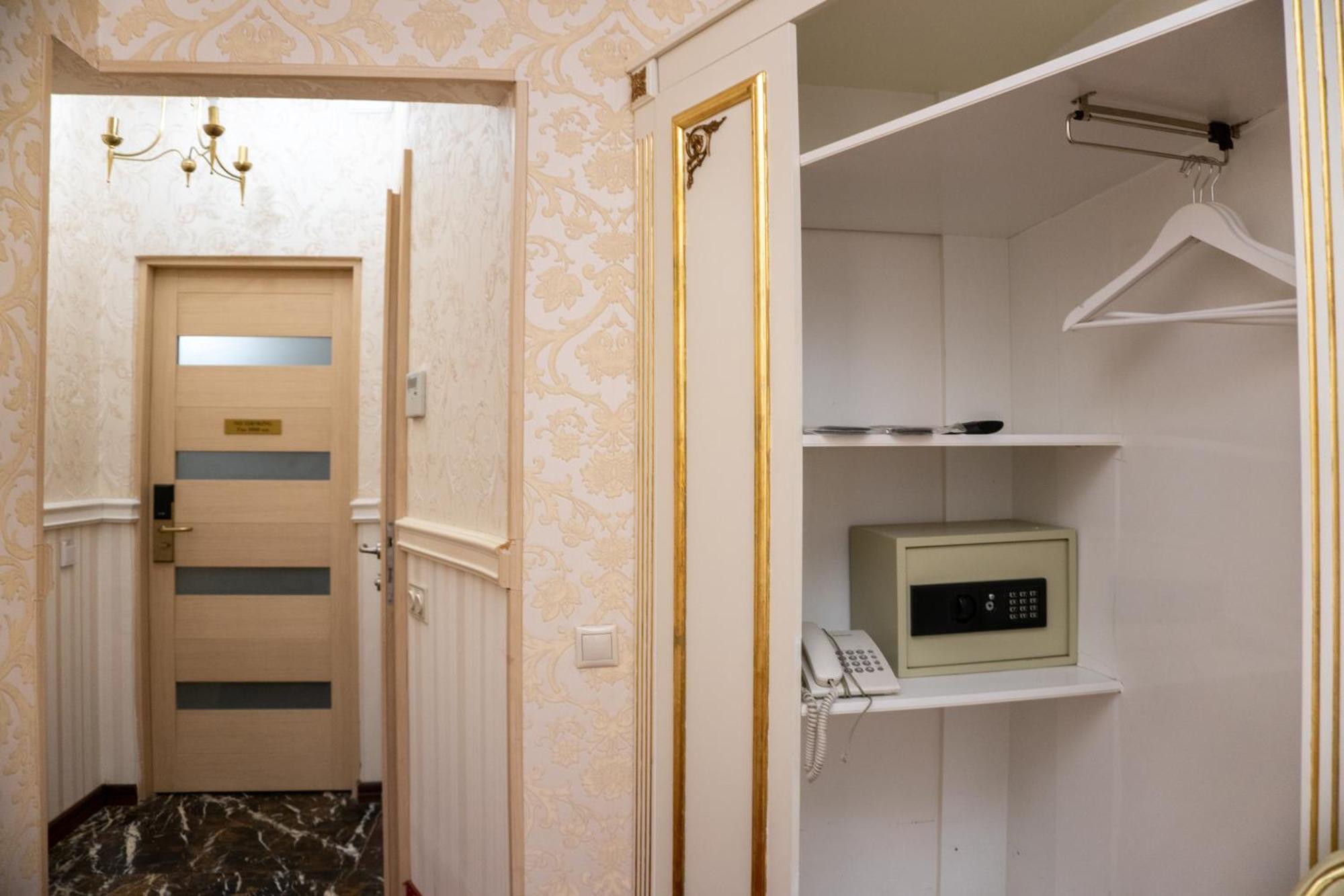 De Paris Hotel Киев Екстериор снимка
